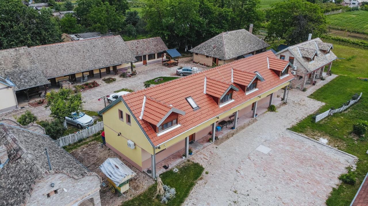 Bed and Breakfast Sobe Kod Baje - Baranjska Kuca Karanac Екстер'єр фото